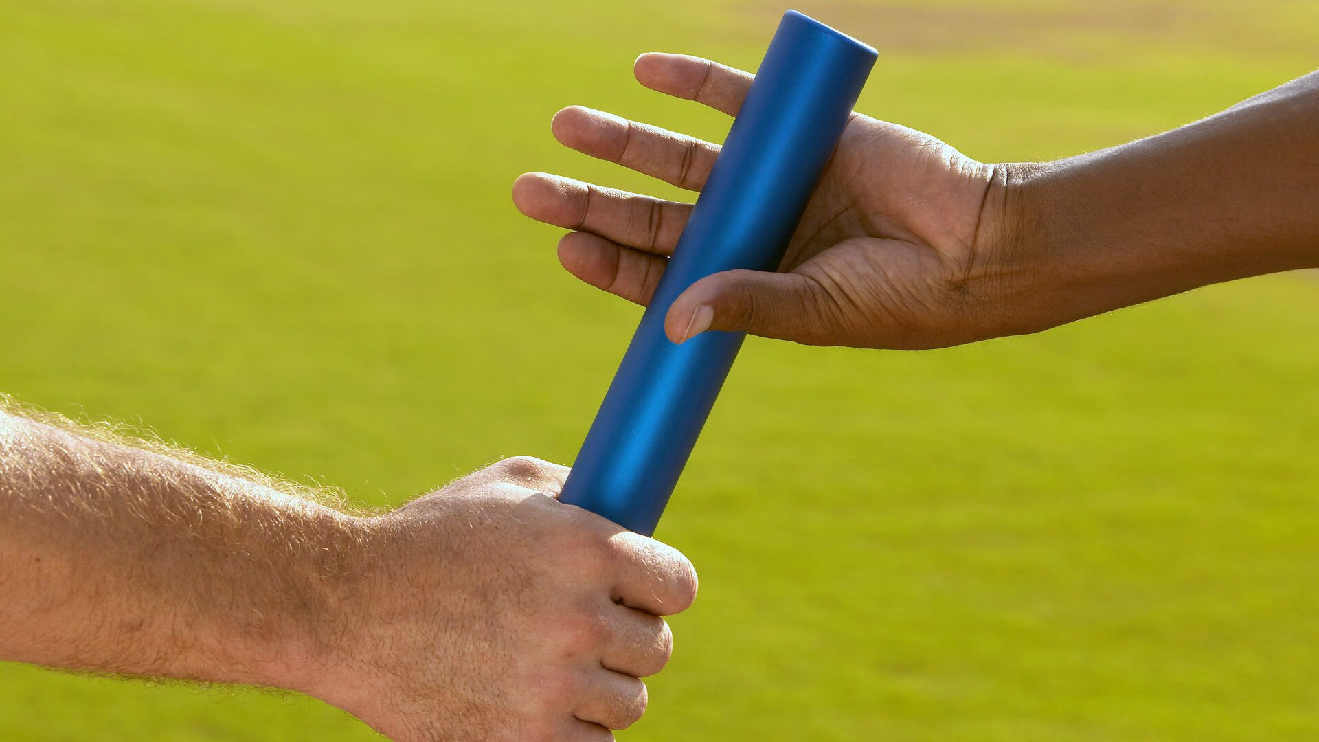 中国登山运动员成功挑战多座高峰，中国登山队队员